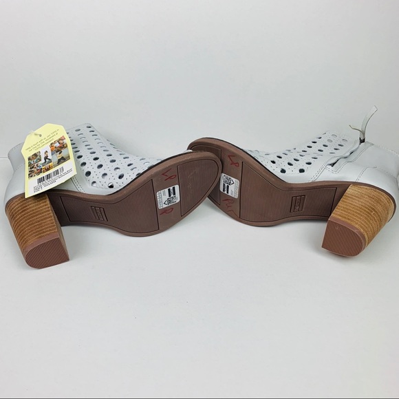 SOLD - Picture 4 of 5